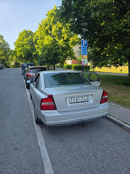 Volvo S80 2 of 6