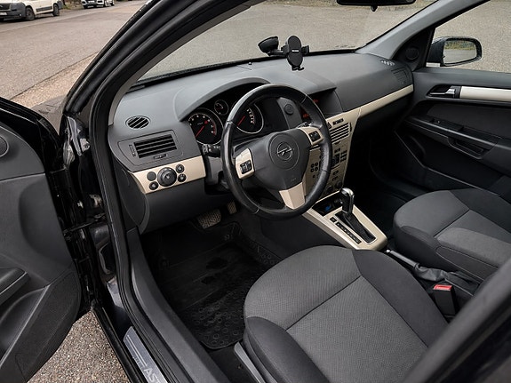 Opel Astra 8 of 10