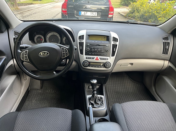 Kia Ceed 2 of 6