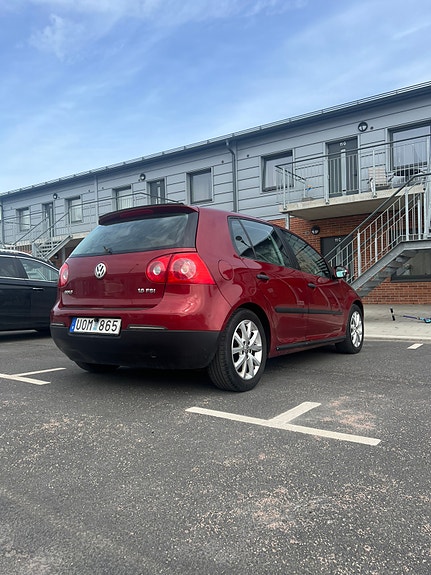 Volkswagen Golf V 2 of 13