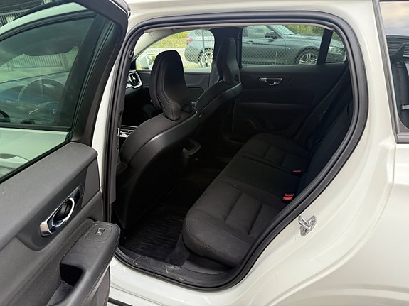 Volvo V60 8 of 12