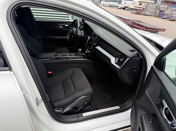 Volvo V60 7 of 12