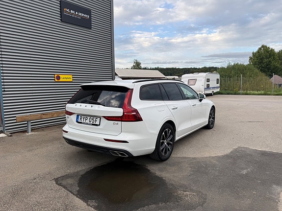 Volvo V60 2 of 12