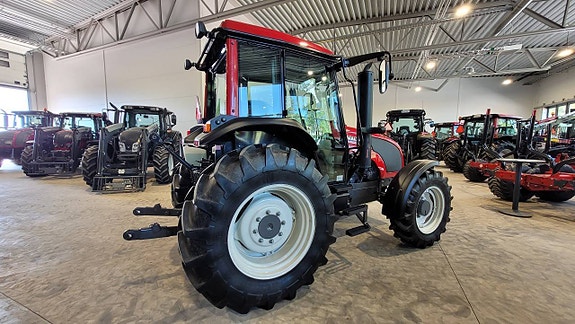 Valtra A83 / Skyddsplåtar / 811 timmar 8 of 12