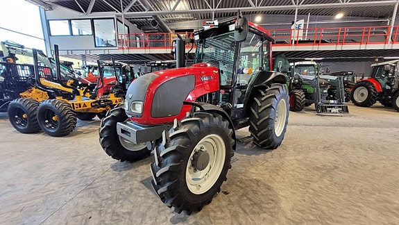 Valtra A83 / Skyddsplåtar / 811 timmar 3 of 12