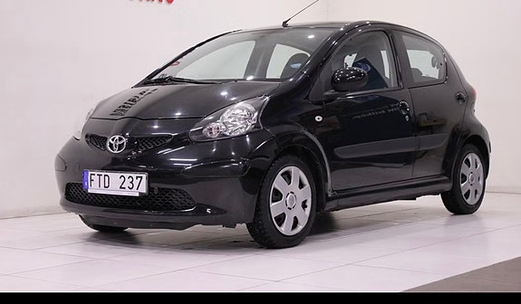 Toyota Aygo 2 of 7
