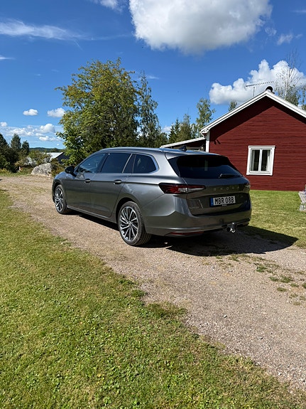 Skoda Superb 2 of 8