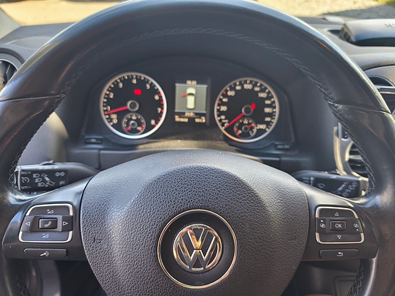 Volkswagen Tiguan 2 of 5