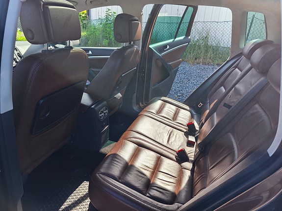 Volkswagen Tiguan 3 of 5