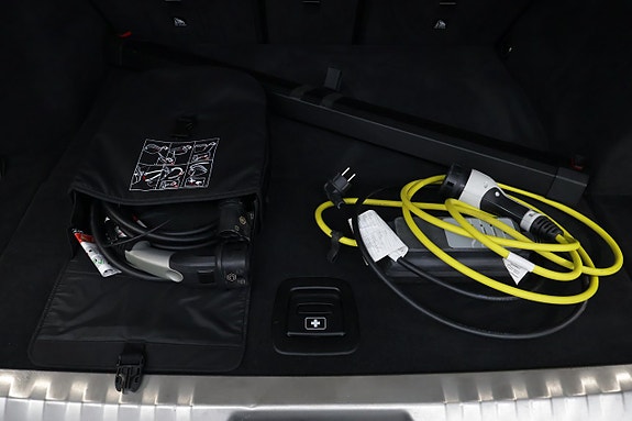 BMW 330e 27 of 28