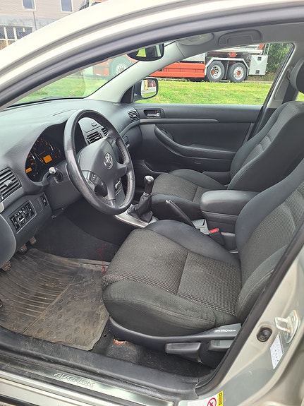 Toyota Avensis 3 of 3