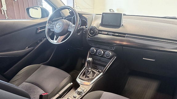 Mazda 2 11 of 15