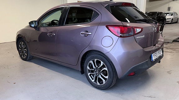 Mazda 2 4 of 15