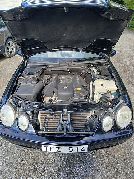 Mercedes-Benz CLK320 2 of 7