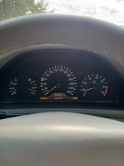 Mercedes-Benz CLK320 6 of 7