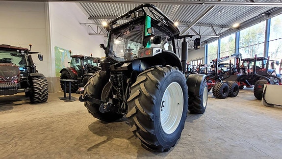 Valtra N142 Direct / TwinTrac / Frontlyft / Front PTO 8 of 12