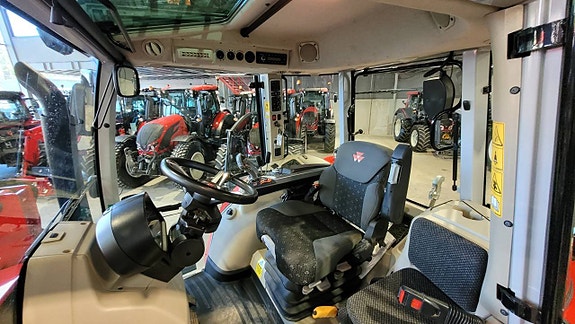 Massey Ferguson 5S.145 / Lastare / 615 timmar 12 of 12