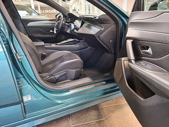 Peugeot 308 SW 8 of 22