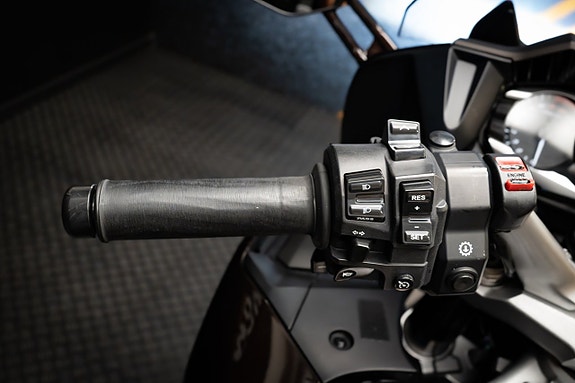 Yamaha FJR1300AS 13 of 15