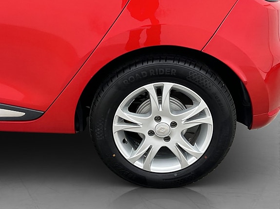 Renault Clio 24 of 26