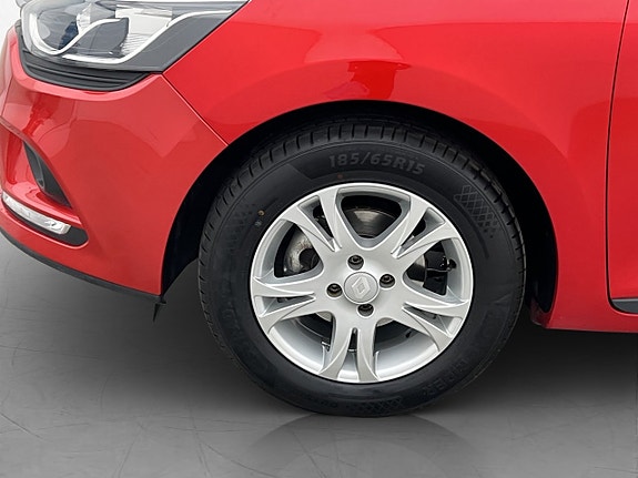 Renault Clio 23 of 26