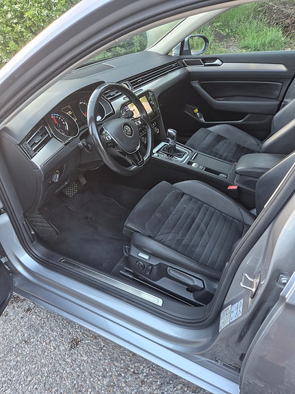 Volkswagen Passat 10 of 12