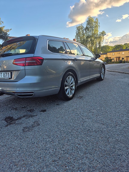 Volkswagen Passat 8 of 12