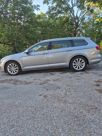 Volkswagen Passat 6 of 12
