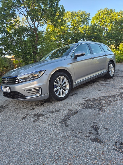 Volkswagen Passat 3 of 12