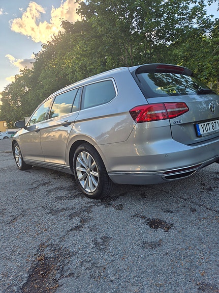 Volkswagen Passat 7 of 12