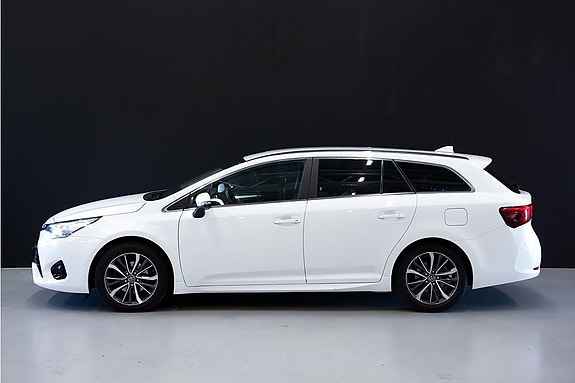 Toyota Avensis 3 of 13