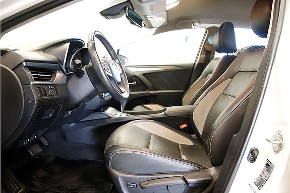 Toyota Avensis 8 of 13