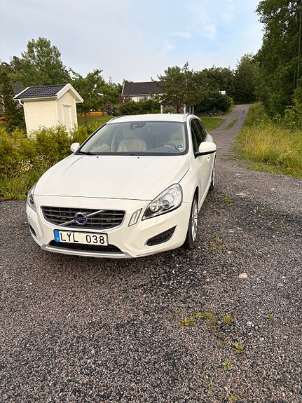 Volvo V60 2 of 6