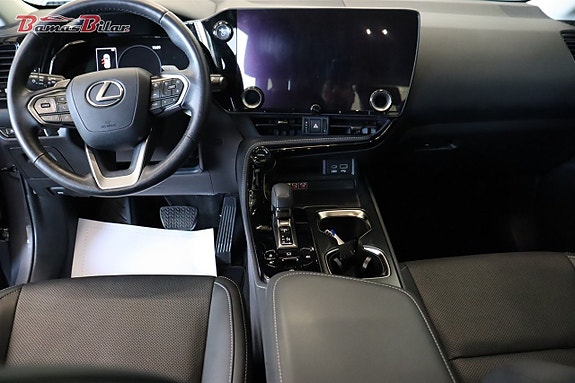 Lexus NX350h 10 of 25
