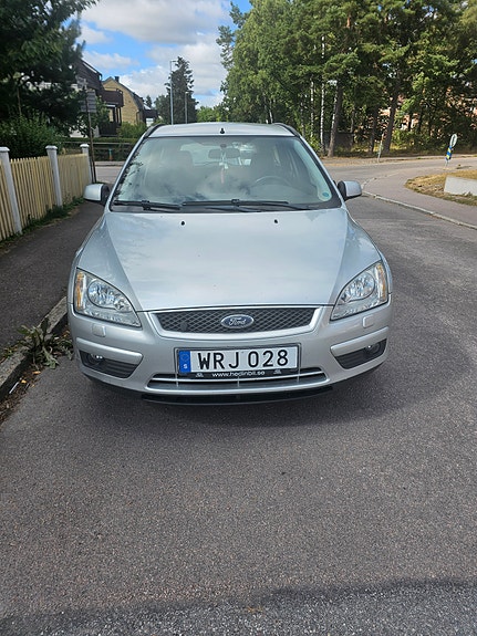 Ford Focus 2 of 3