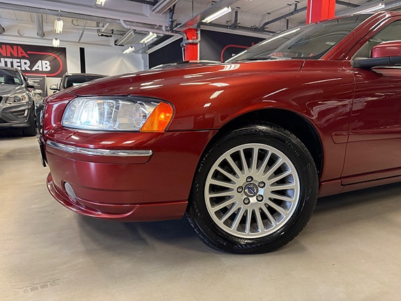 Volvo S60 2 of 27