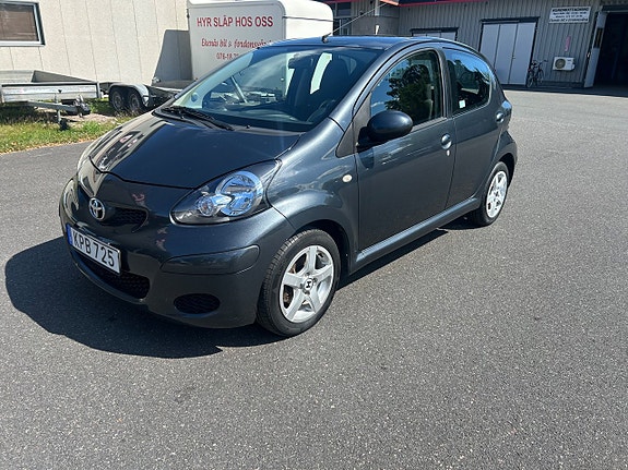 Toyota Aygo 2 of 19