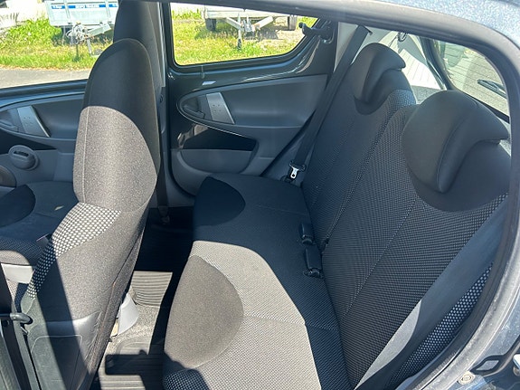 Toyota Aygo 10 of 19