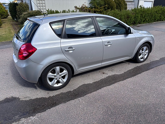 Kia Ceed 2 of 12