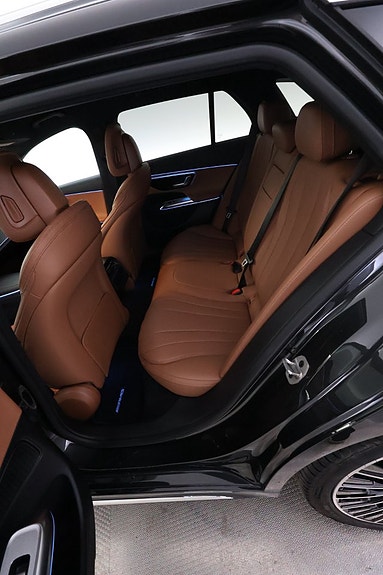 Mercedes-Benz E300 e 12 of 15
