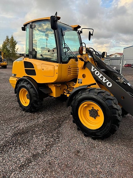 Volvo L25F / Ny Planerskopa / Gafflar / Nya vinterdäck 3 of 5