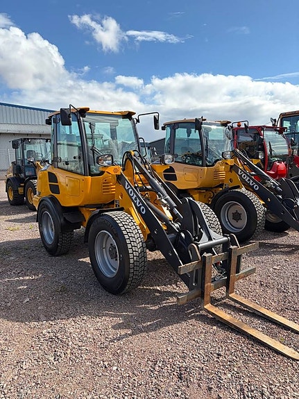 Volvo L25F / Ny Planerskopa / Nya Gafflar / Nya vinterdäck 2 of 2