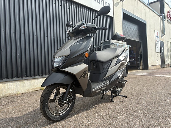 Suzuki Avenis 125 2 of 7