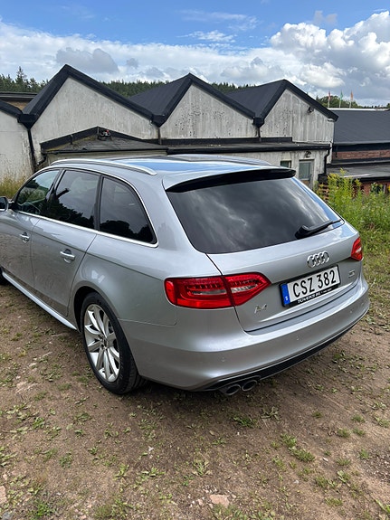 Audi A4 5 of 14