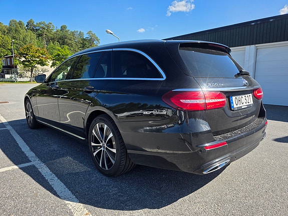 Mercedes-Benz E300 de 4 of 9