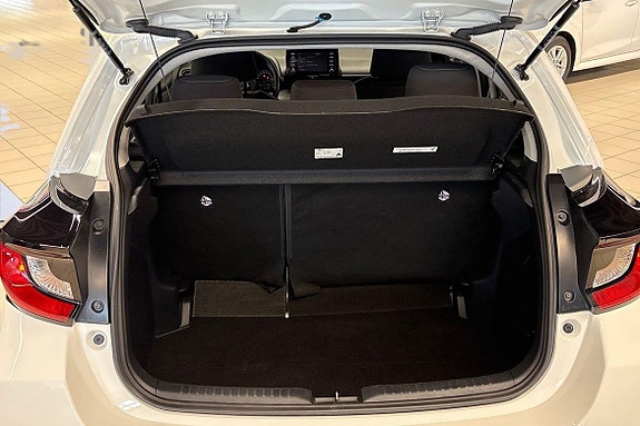 Toyota Yaris 12 of 21