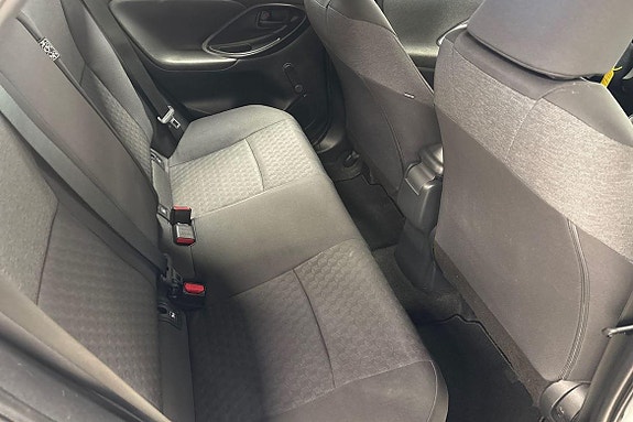 Toyota Yaris 9 of 21