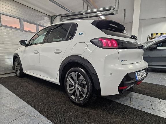 Peugeot e-208 5 of 17