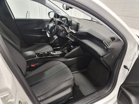 Peugeot e-208 8 of 17