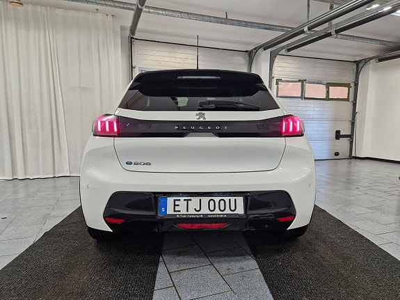 Peugeot e-208 7 of 17